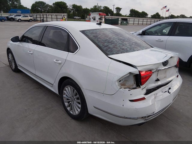 2016 Volkswagen Passat 1.8t Se მანქანა იყიდება აუქციონზე, vin: 1VWBS7A34GC035828, აუქციონის ნომერი: 44867949
