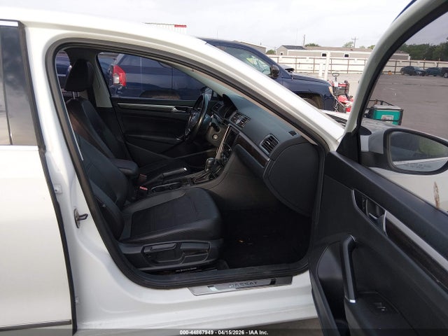 2016 Volkswagen Passat 1.8t Se მანქანა იყიდება აუქციონზე, vin: 1VWBS7A34GC035828, აუქციონის ნომერი: 44867949