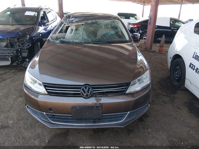 44868115 :رقم المزاد ، 3VWD17AJ8EM431380 vin ، 2014 Volkswagen Jetta 1.8t Se مزاد بيع