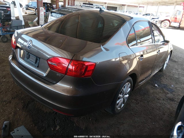 44868115 :رقم المزاد ، 3VWD17AJ8EM431380 vin ، 2014 Volkswagen Jetta 1.8t Se مزاد بيع