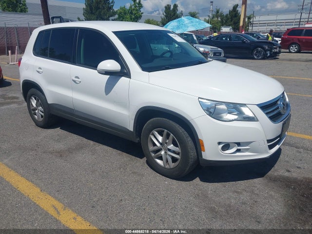 2011 VOLKSWAGEN TIGUAN WVGAV7AX1BW511187