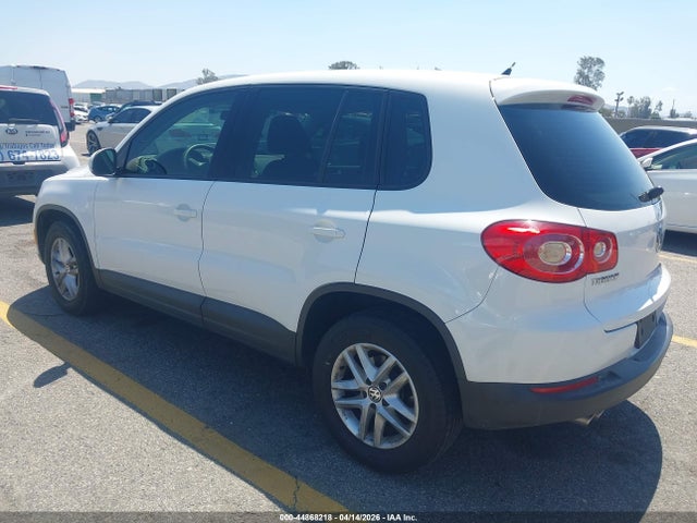 2011 VOLKSWAGEN TIGUAN WVGAV7AX1BW511187 Photo 2