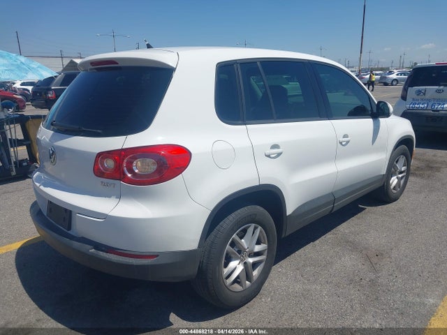 2011 VOLKSWAGEN TIGUAN WVGAV7AX1BW511187 Photo 3