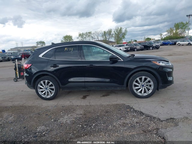 44868233 :رقم المزاد ، 1FMCU9J93NUA07023 vin ، 2022 Ford Escape Titanium مزاد بيع