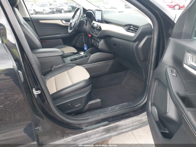 44868233 :رقم المزاد ، 1FMCU9J93NUA07023 vin ، 2022 Ford Escape Titanium مزاد بيع