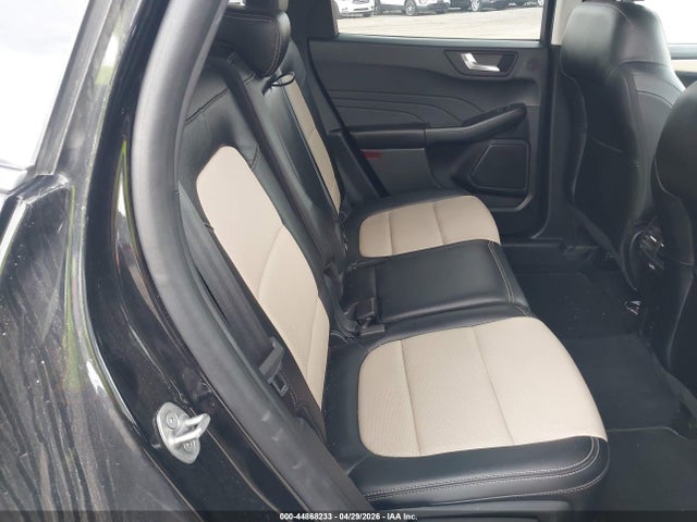 44868233 :رقم المزاد ، 1FMCU9J93NUA07023 vin ، 2022 Ford Escape Titanium مزاد بيع