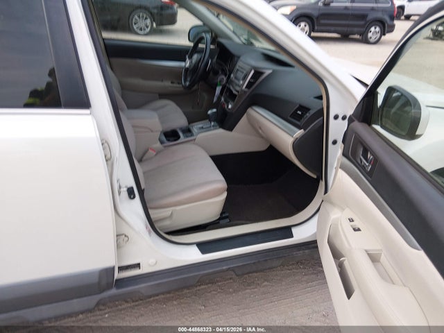 Продаж на аукціоні авто 2014 Subaru Outback 2.5i Premium, vin: 4S4BRBCC0E3201513, номер лоту: 44868323
