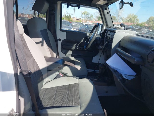 2010 JEEP WRANGLER UNLIMITED 1J4BA6H14AL184956 Photo 4