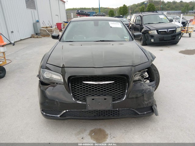 44868430 :رقم المزاد ، 2C3CCAAG1KH663926 vin ، 2019 Chrysler 300 Touring مزاد بيع