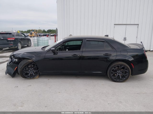44868430 :رقم المزاد ، 2C3CCAAG1KH663926 vin ، 2019 Chrysler 300 Touring مزاد بيع
