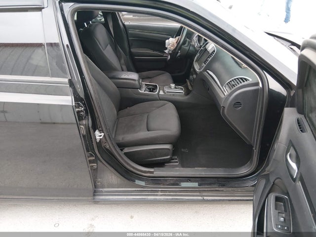 44868430 :رقم المزاد ، 2C3CCAAG1KH663926 vin ، 2019 Chrysler 300 Touring مزاد بيع