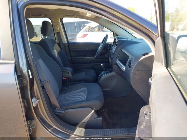 44868439 :رقم المزاد ، 1C4NJCBA5HD147333 vin ، 2017 Jeep Compass Sport Fwd مزاد بيع
