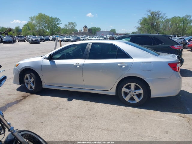 2013 Toyota Camry Se მანქანა იყიდება აუქციონზე, vin: 4T1BF1FK8DU283165, აუქციონის ნომერი: 44868518