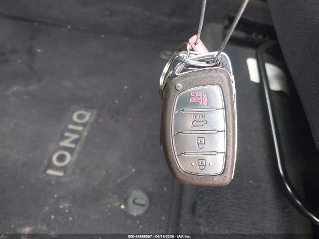 2017 HYUNDAI IONIQ HYBRID KMHC65LC8HU036873 Photo 10