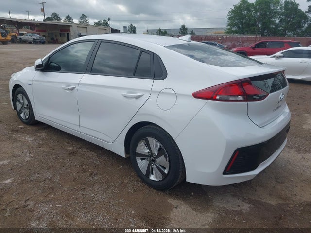 2017 HYUNDAI IONIQ HYBRID KMHC65LC8HU036873 Photo 2