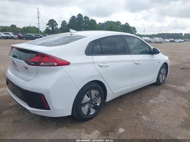 2017 HYUNDAI IONIQ HYBRID KMHC65LC8HU036873 Photo 3