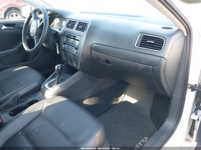 2014 Volkswagen Jetta 1.8t Se მანქანა იყიდება აუქციონზე, vin: 3VWD17AJ1EM328592, აუქციონის ნომერი: 44868598