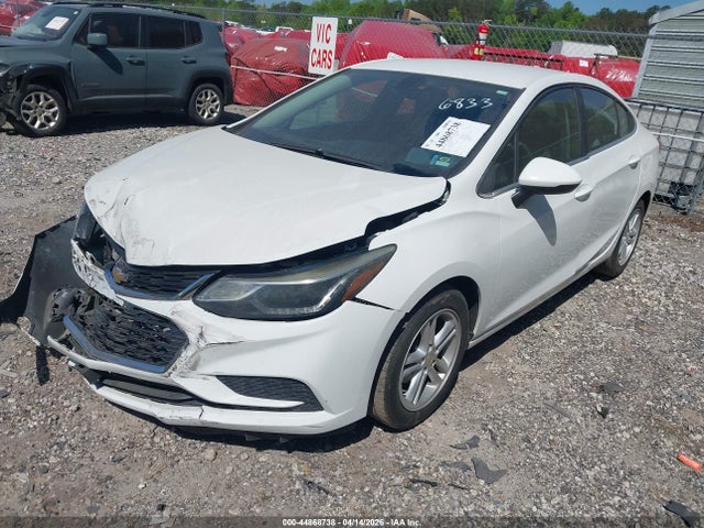 Chevrolet Cruze Lt Auto 2018 1G1BE5SM0J7206833 Image 2