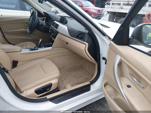 2015 Bmw 320i მანქანა იყიდება აუქციონზე, vin: WBA3B1G51FNT04218, აუქციონის ნომერი: 44868852