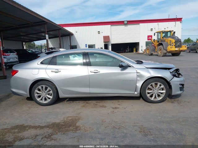 1G1ZD5ST1NF134836 Chevrolet Malibu Fwd Lt