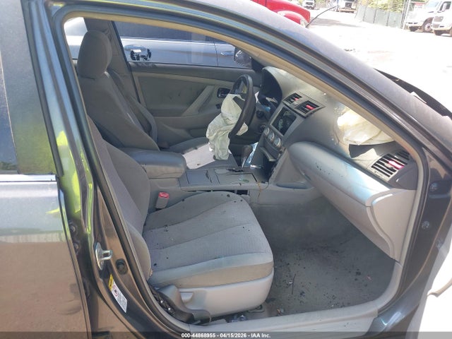 44868955 :رقم المزاد ، 4T1BF3EK4BU766288 vin ، 2011 Toyota Camry Le مزاد بيع