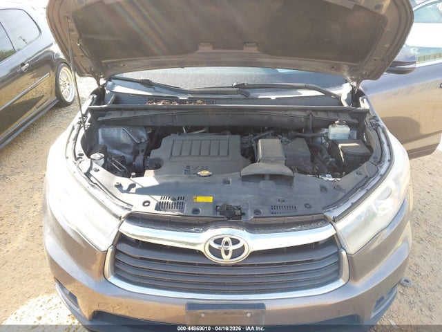 44869010 :رقم المزاد ، 5TDJKRFH1FS126387 vin ، 2015 Toyota Highlander Xle V6 مزاد بيع