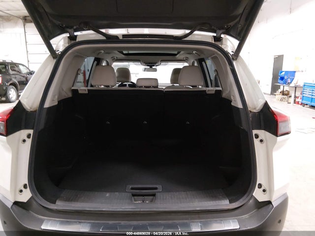 44869028 :رقم المزاد ، JN8BT3BB2NW337505 vin ، 2022 Nissan Rogue Sv Intelligent Awd مزاد بيع