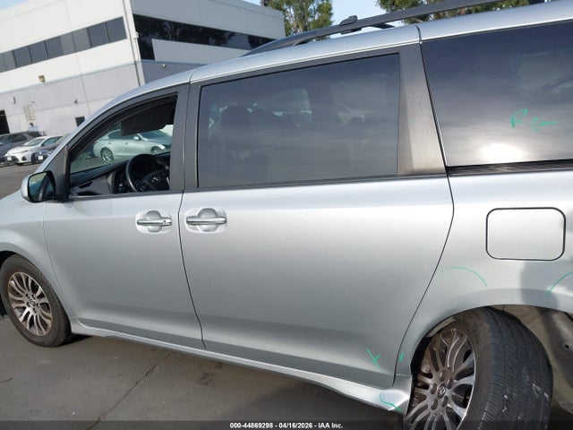 5TDYZ3DC7KS014783 Toyota Sienna Xle Premium 8 Passenger