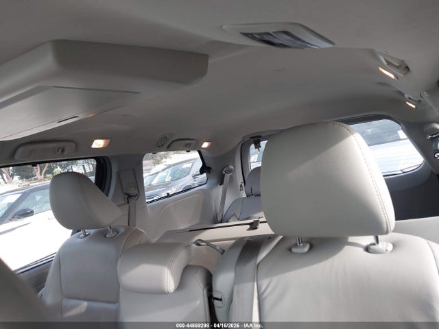 5TDYZ3DC7KS014783 Toyota Sienna Xle Premium 8 Passenger
