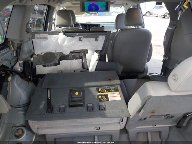 5TDYZ3DC7KS014783 Toyota Sienna Xle Premium 8 Passenger