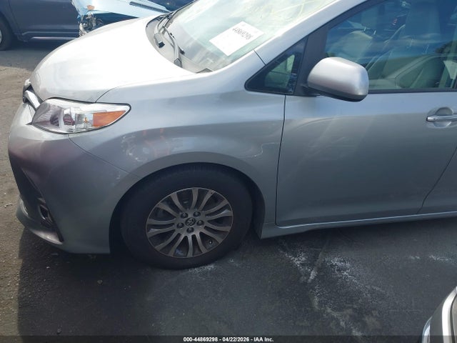 5TDYZ3DC7KS014783 Toyota Sienna Xle Premium 8 Passenger