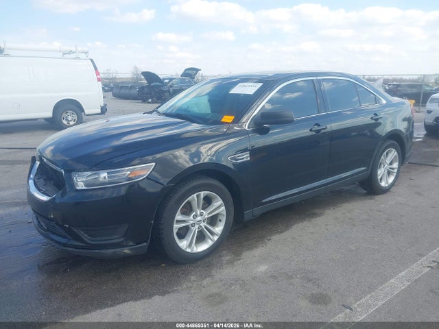 Ford TAURUS SE 2018 1FAHP2D88JG132173 Image 2