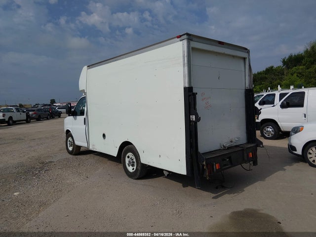 44869382 :رقم المزاد ، 1GD37RCF8H1163252 vin ، 2017 Gmc Savana Cutaway Work Van مزاد بيع