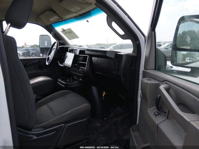 44869382 :رقم المزاد ، 1GD37RCF8H1163252 vin ، 2017 Gmc Savana Cutaway Work Van مزاد بيع
