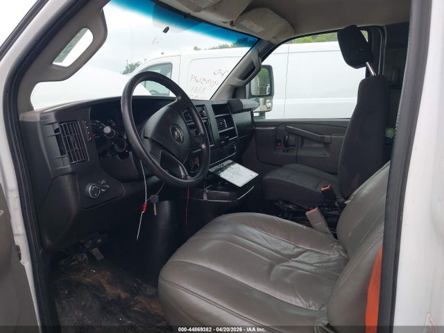 44869382 :رقم المزاد ، 1GD37RCF8H1163252 vin ، 2017 Gmc Savana Cutaway Work Van مزاد بيع