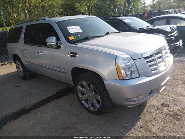 44869492 :رقم المزاد ، 1GYS4JEF6BR133550 vin ، 2011 Cadillac Escalade Esv Premium مزاد بيع