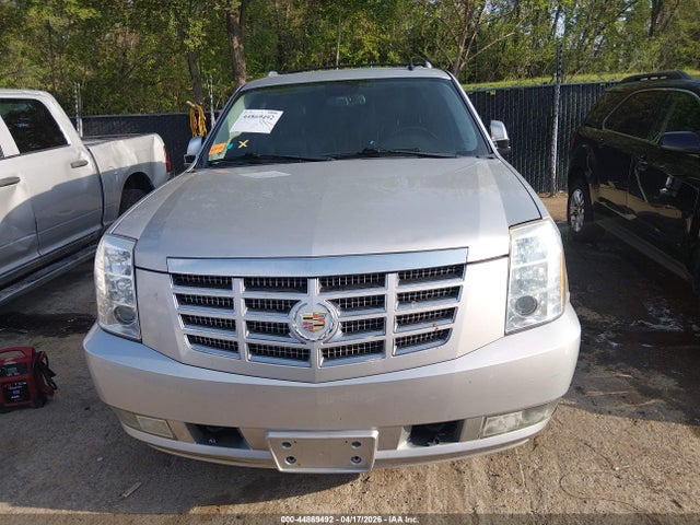 44869492 :رقم المزاد ، 1GYS4JEF6BR133550 vin ، 2011 Cadillac Escalade Esv Premium مزاد بيع