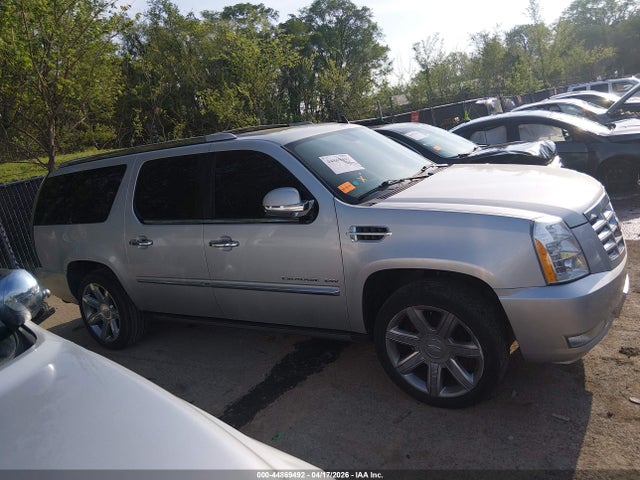 44869492 :رقم المزاد ، 1GYS4JEF6BR133550 vin ، 2011 Cadillac Escalade Esv Premium مزاد بيع