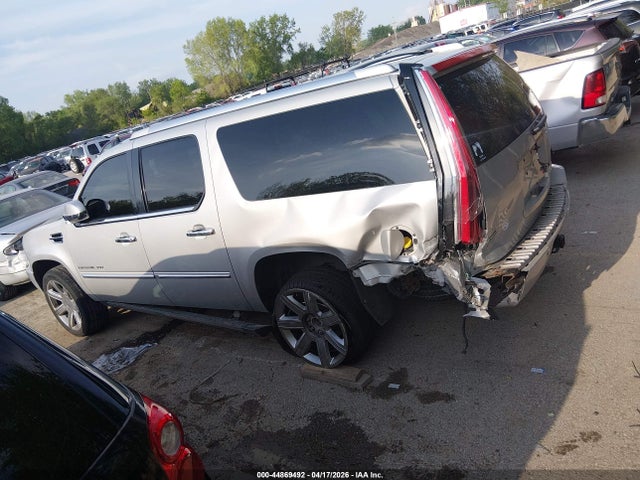 44869492 :رقم المزاد ، 1GYS4JEF6BR133550 vin ، 2011 Cadillac Escalade Esv Premium مزاد بيع