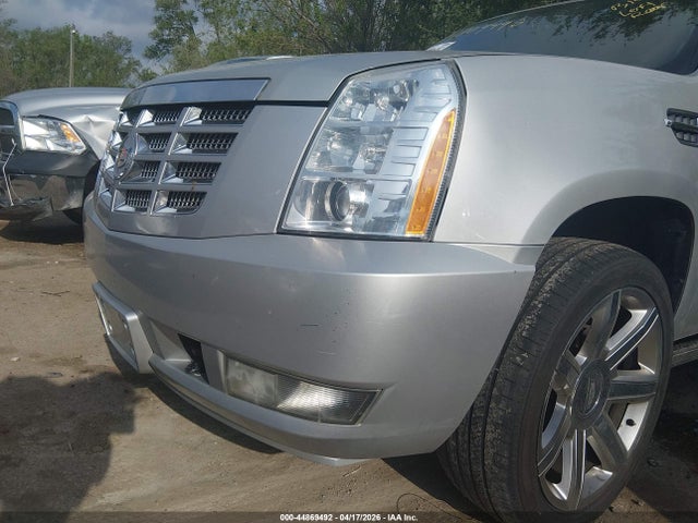 44869492 :رقم المزاد ، 1GYS4JEF6BR133550 vin ، 2011 Cadillac Escalade Esv Premium مزاد بيع