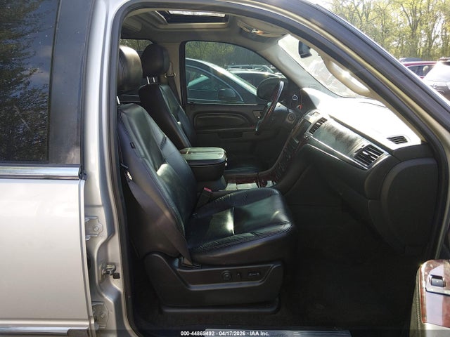 44869492 :رقم المزاد ، 1GYS4JEF6BR133550 vin ، 2011 Cadillac Escalade Esv Premium مزاد بيع