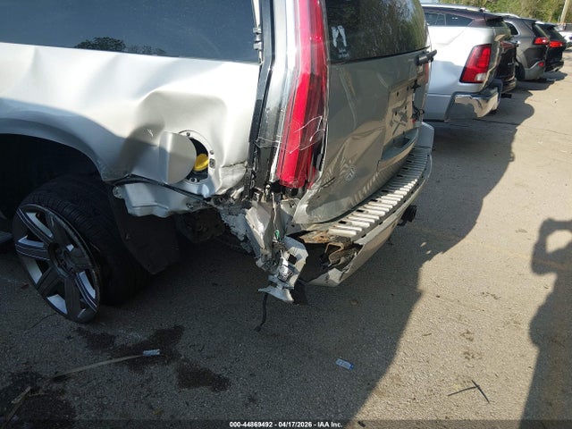 44869492 :رقم المزاد ، 1GYS4JEF6BR133550 vin ، 2011 Cadillac Escalade Esv Premium مزاد بيع