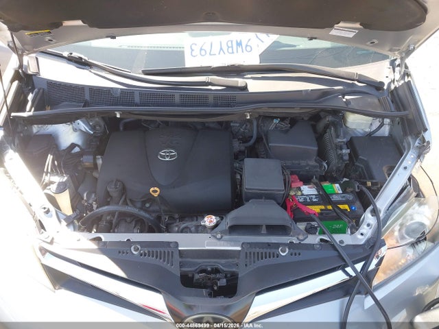 5TDKZ3DC7JS964176 Toyota Sienna Le 8 Passenger