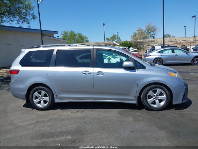 5TDKZ3DC7JS964176 Toyota Sienna Le 8 Passenger