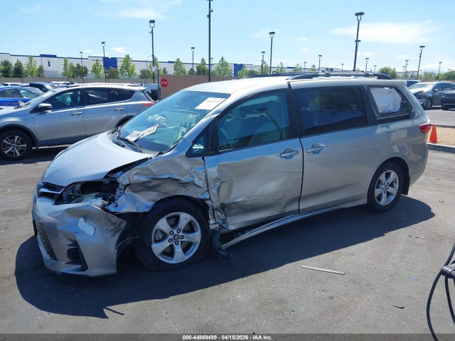 5TDKZ3DC7JS964176 Toyota Sienna Le 8 Passenger