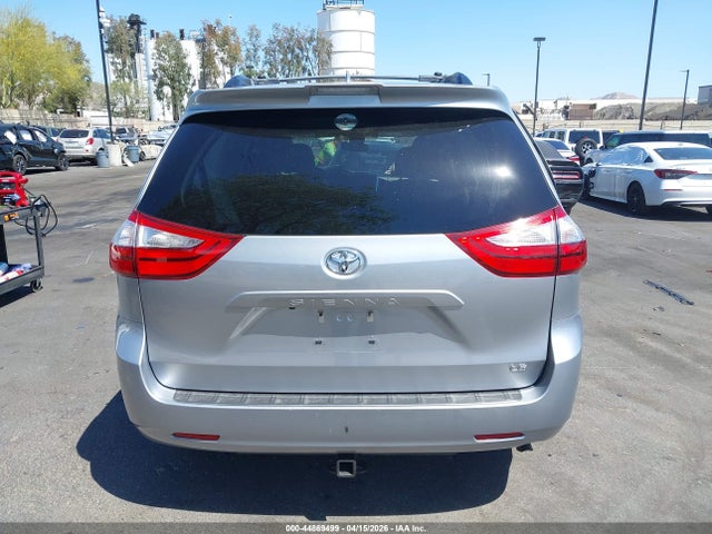 5TDKZ3DC7JS964176 Toyota Sienna Le 8 Passenger