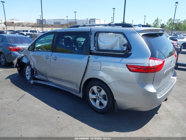 5TDKZ3DC7JS964176 Toyota Sienna Le 8 Passenger