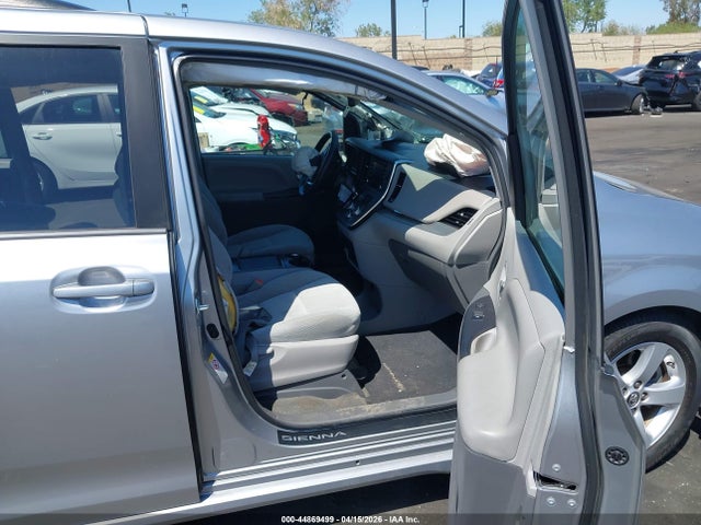 5TDKZ3DC7JS964176 Toyota Sienna Le 8 Passenger