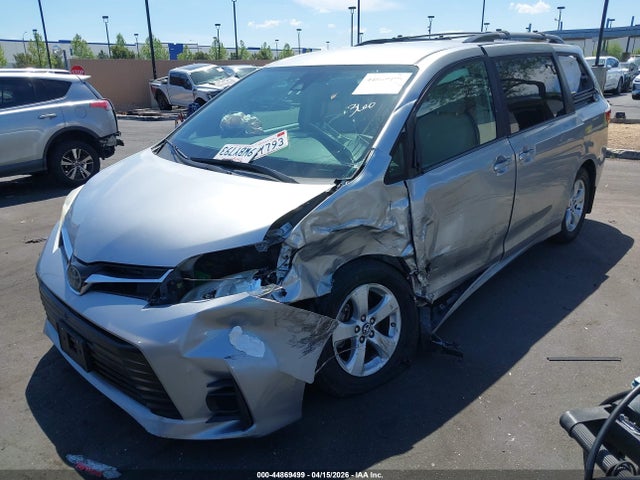 5TDKZ3DC7JS964176 Toyota Sienna Le 8 Passenger