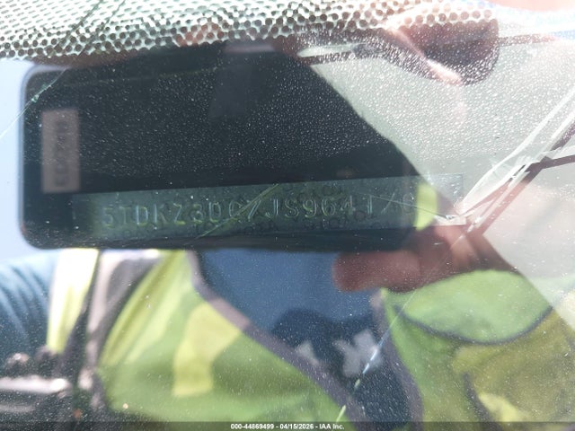 5TDKZ3DC7JS964176 Toyota Sienna Le 8 Passenger